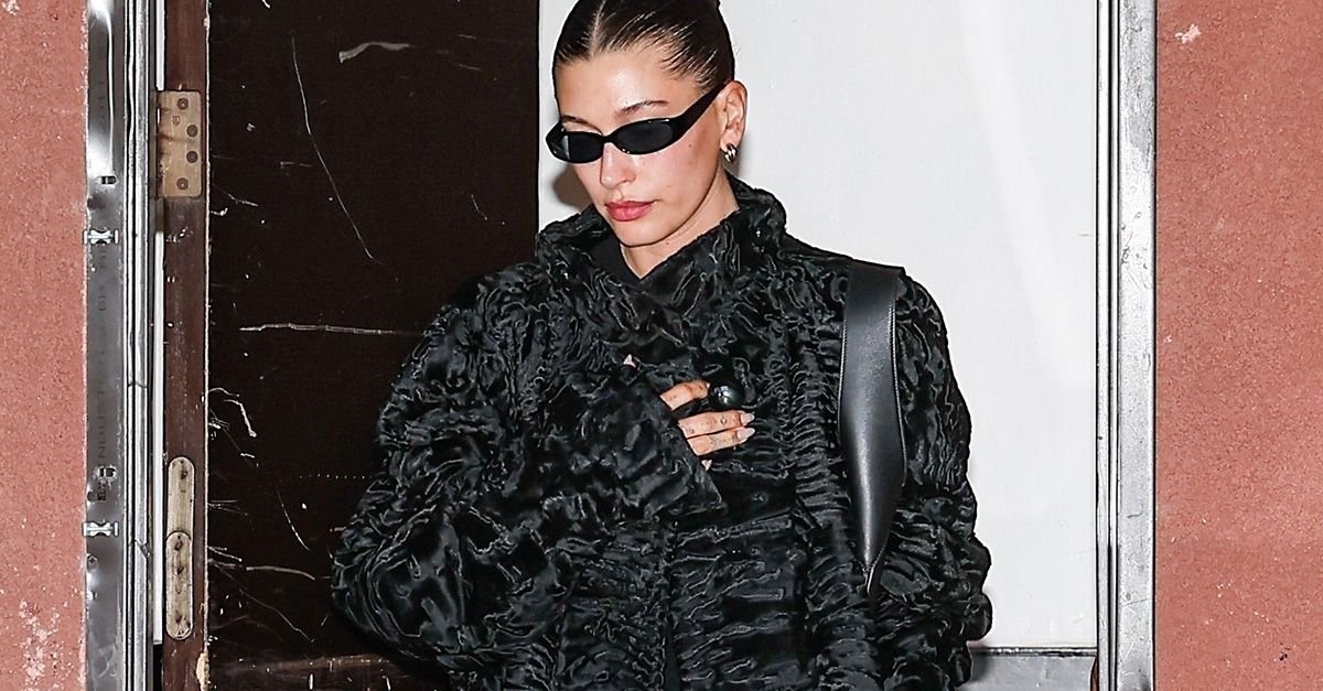 The Black-Jeans Alternative It Girls Are Wearing With Heels