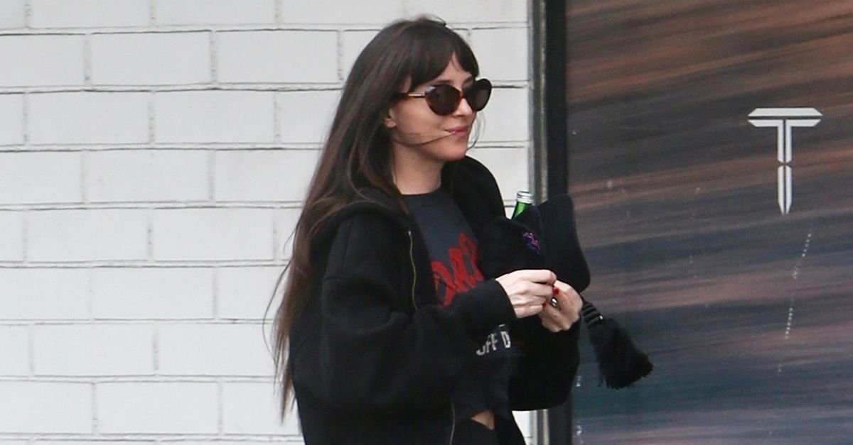 Dakota Johnson Wore a New Leggings-and-Sneakers Outfit Trend