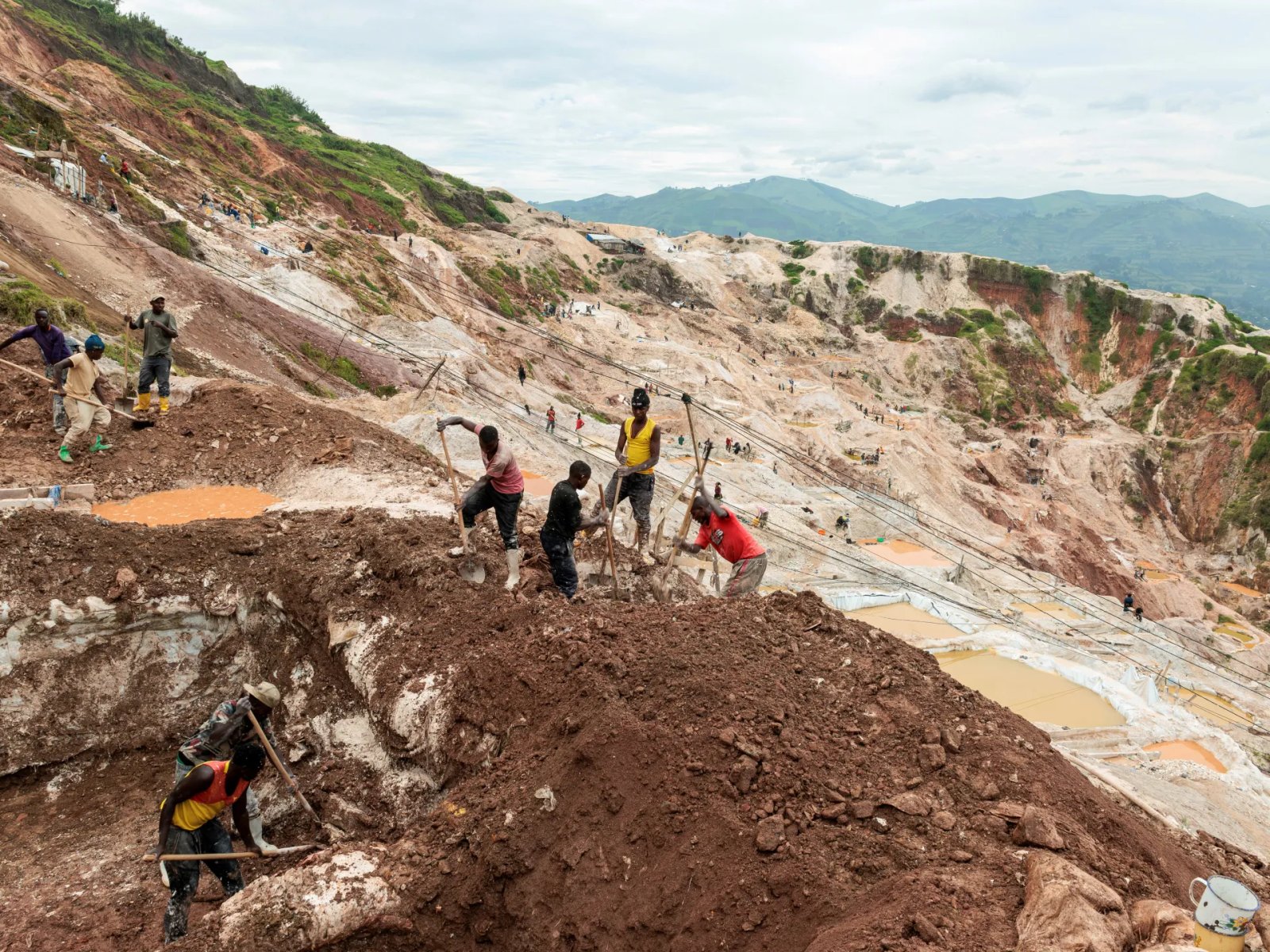 More than 200 killed in mine collapse in eastern DR Congo: Report | Mining News
