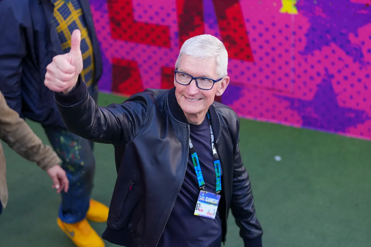 The AI boom is helping Samsung and coming for Apple