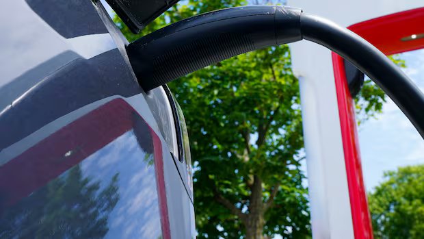 Government expected to announce it’s scrapping EV mandate in favour of new fuel efficiency system: source