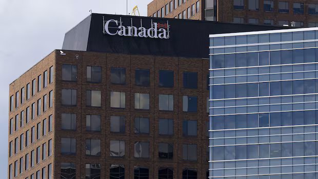 No desks, no strategy: Experts say government’s latest return-to-office order ignores reality