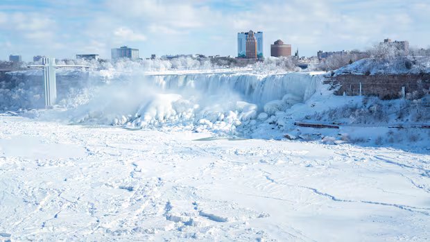 Niagara Falls contest offers up to $5,000 for best frozen falls photos