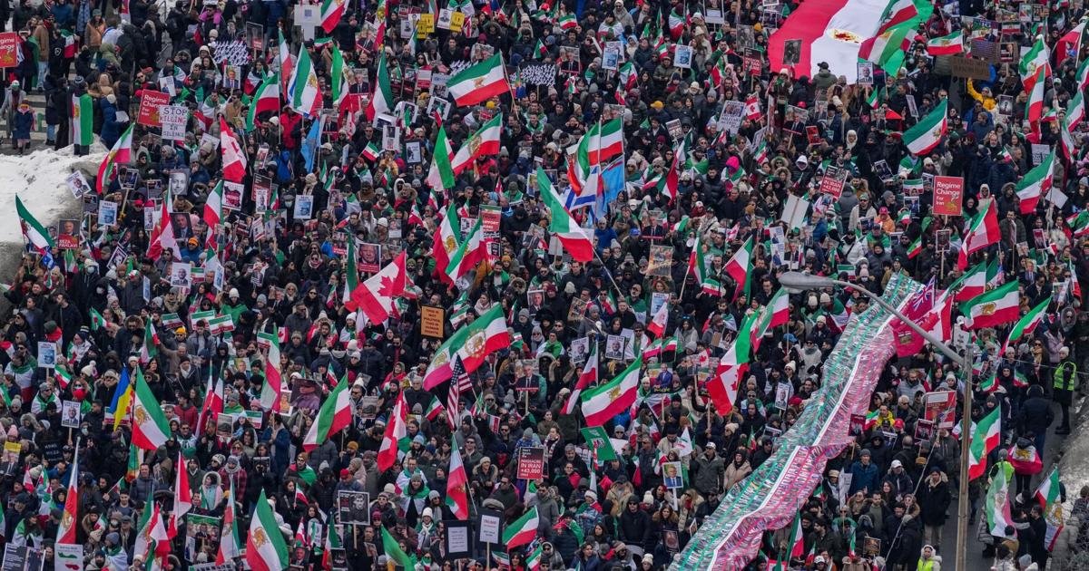 Massive crowd marches in North York to support anti-government protests in Iran