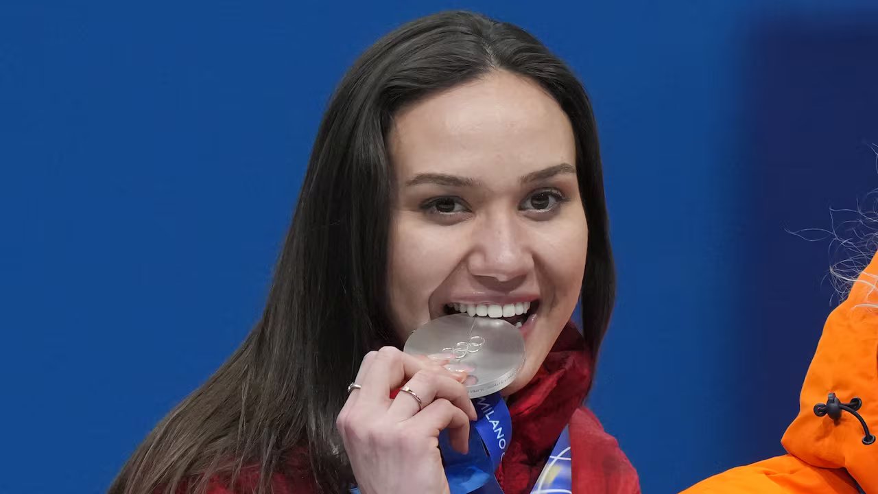 Canada’s Courtney Sarault captures silver in the women’s 1,000-metre short track