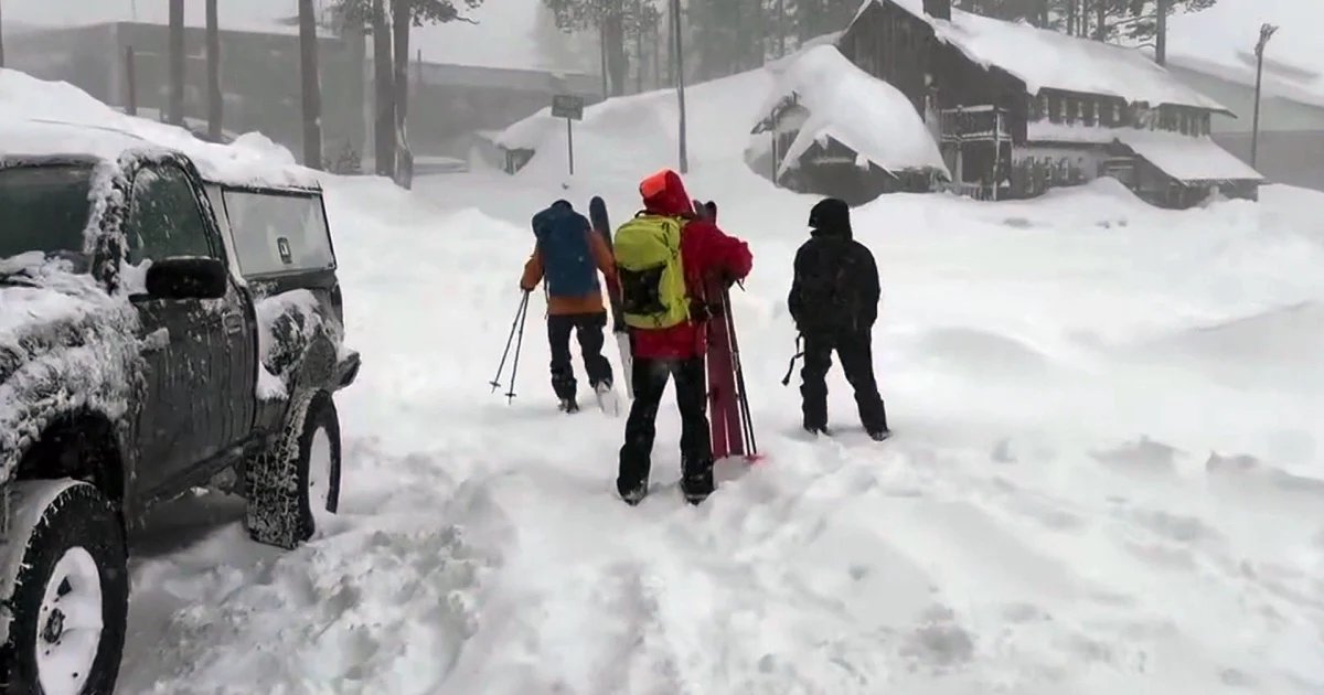Crews Find 6 Skiers Trapped by Avalanche, 9 Remain Missing