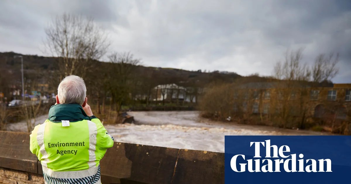 Ministers must end ‘barking mad’ restraints on civil service pay, union leader warns | Civil service