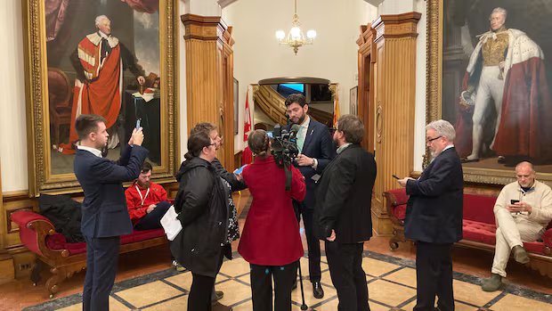 Earl exits, lord leaves: N.B. legislature removes colonial portraits