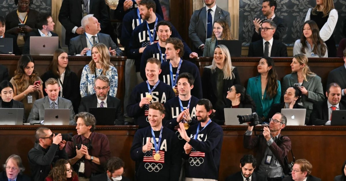 Trump brings the U.S. men’s hockey team into the chamber during his State of the Union speech