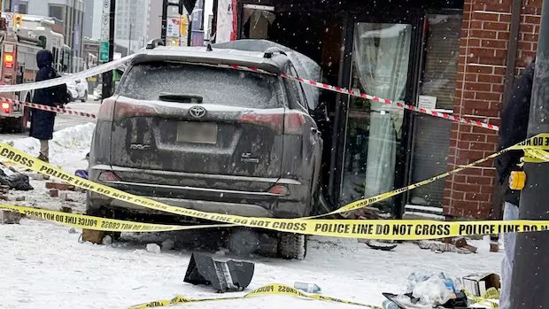1 dead, 4 injured after SUV crashes into Rideau Street drop-in