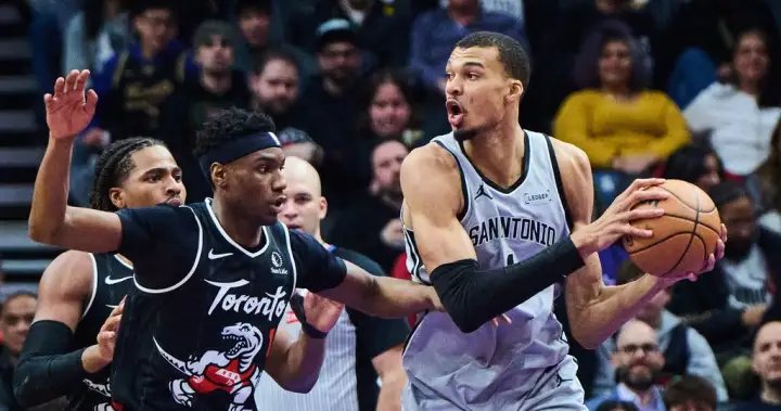 Vassell leads Spurs past Raptors 110-107