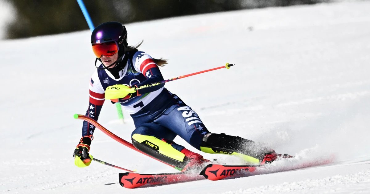 After days of disappointment, Mikaela Shiffrin storms to slalom lead after first run