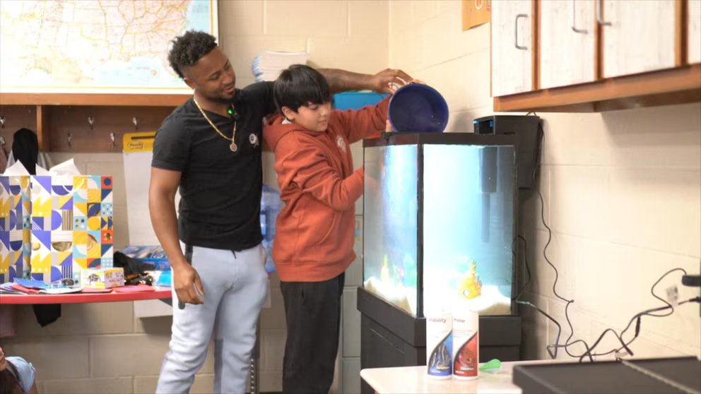 WATCH:  This baseball star shares his love of fish with 5th graders