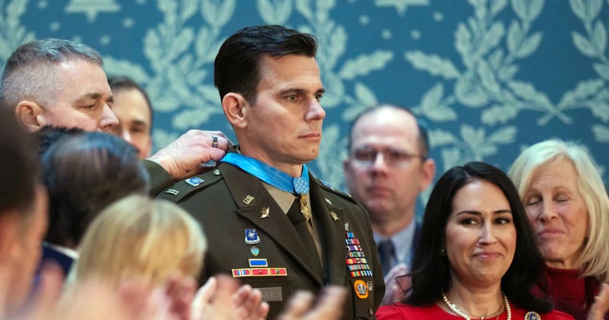 Pilot who helped capture Maduro honored by Trump in camera-ready moment