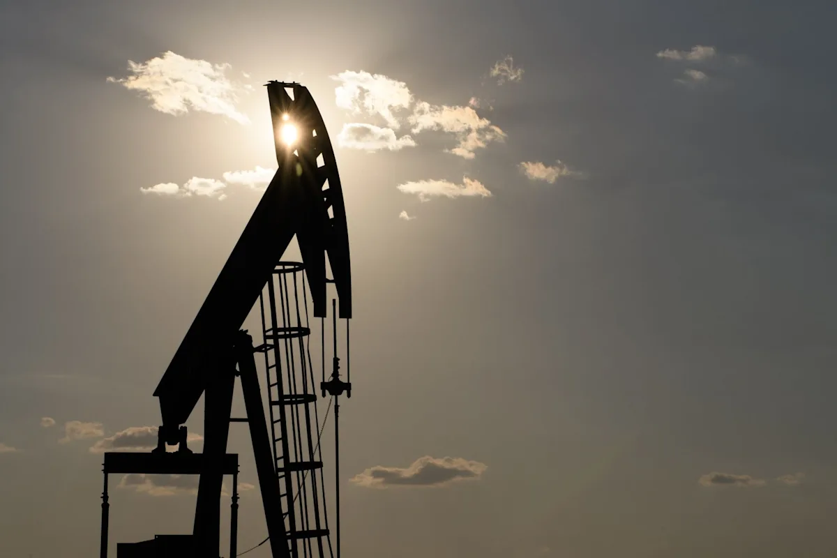 Oil Steadies Near Six-Month High as Trump Sets Iran Deadline