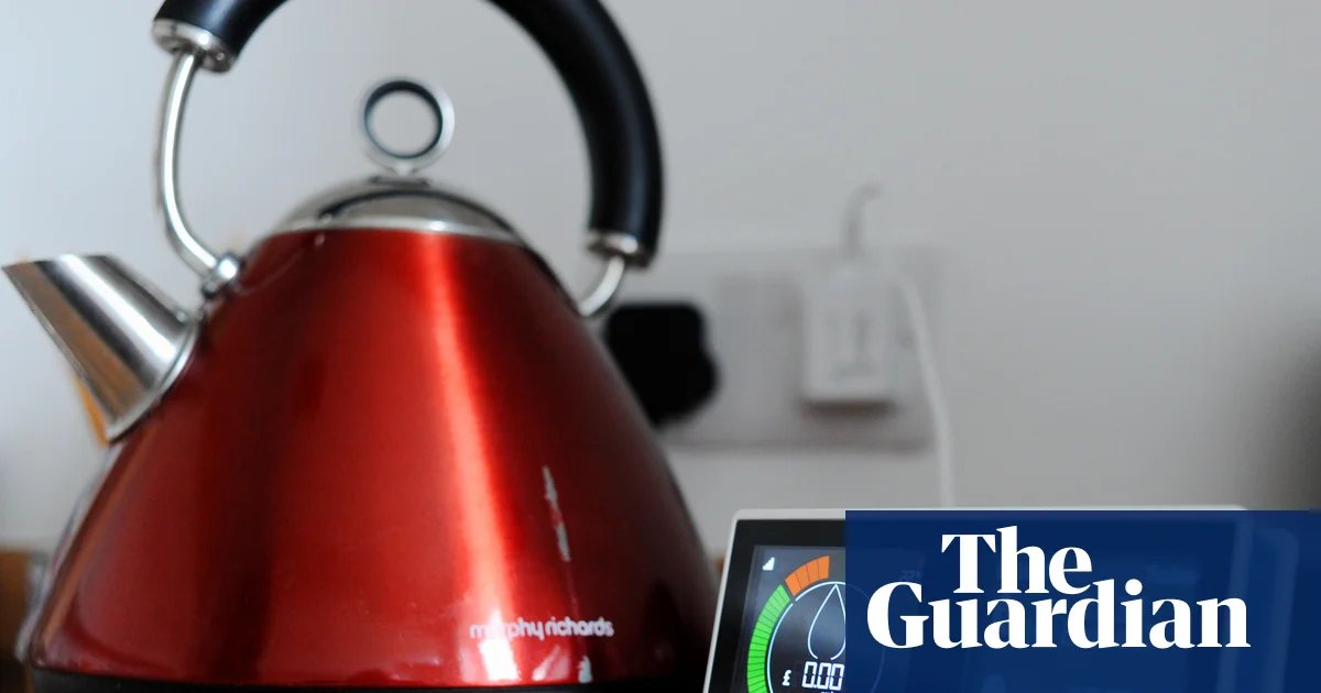 Switching energy deal can save £200 as price cap falls, say experts | Energy bills