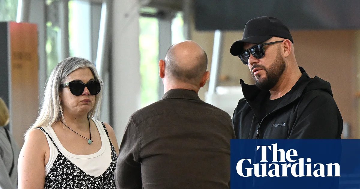 Parents of Piper James visit K’gari to farewell daughter and ‘walk where she last walked’ as dingo cull continues | K’gari (Fraser Island)