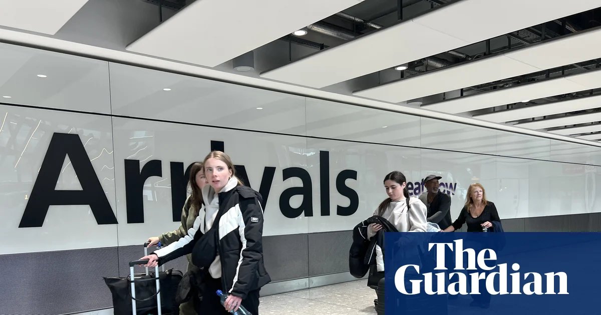 Heathrow isn’t crowded, it’s travellers walking on the wrong side, boss says | Heathrow airport