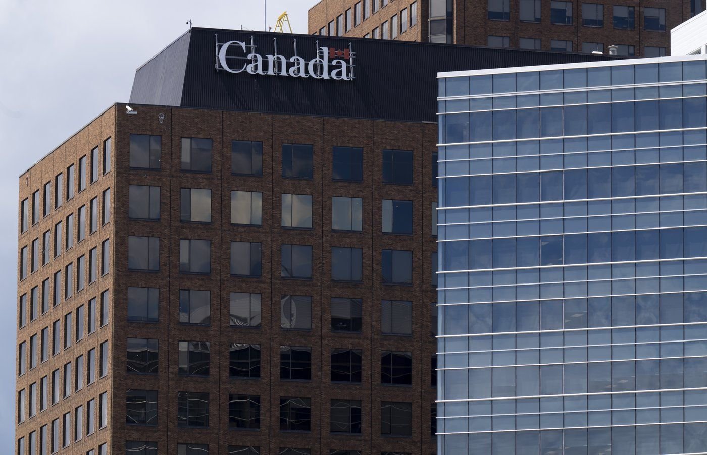 Public servants ordered to work in office 4 days a week as of July