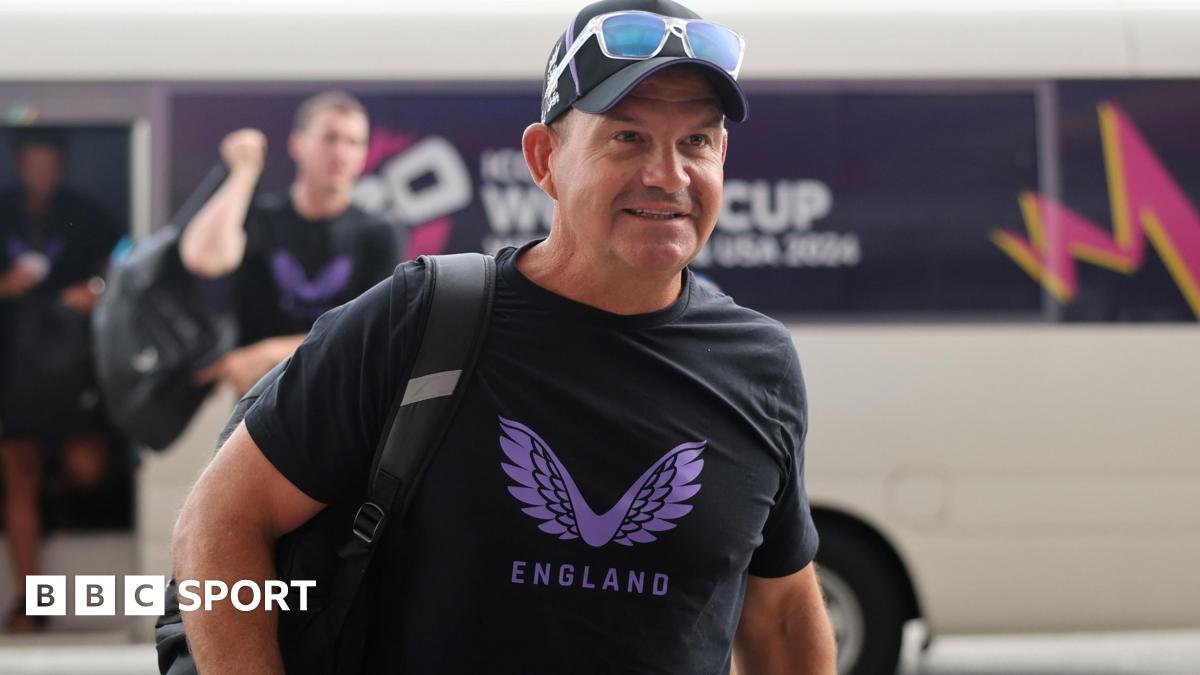 Matthew Mott: Lancashire appoint former England coach as T20 consultant