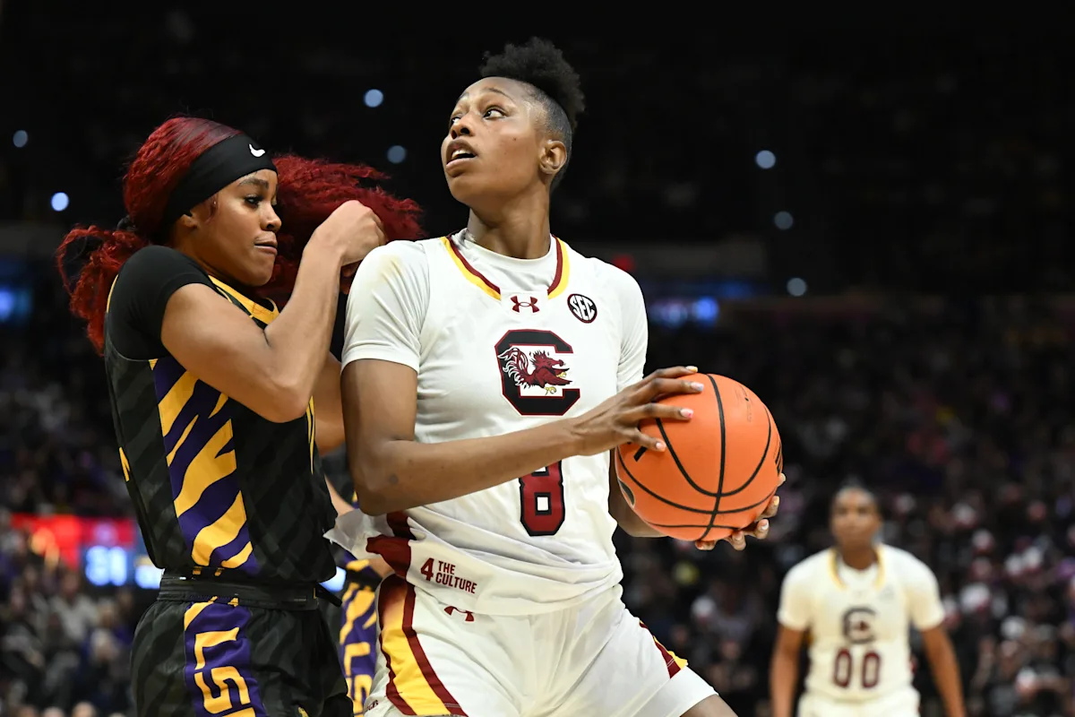 No. 3 South Carolina beats No. 6 LSU 79-72, extending winning streak against the Tigers to 18 games