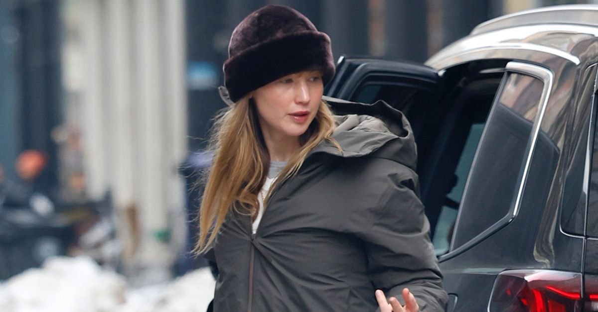 The Chic Pant Trend It Girls Are Wearing With Uggs in 2026