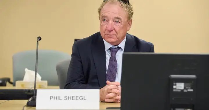 Former Winnipeg bureaucrat questioned at inquiry on money from contractor – Winnipeg