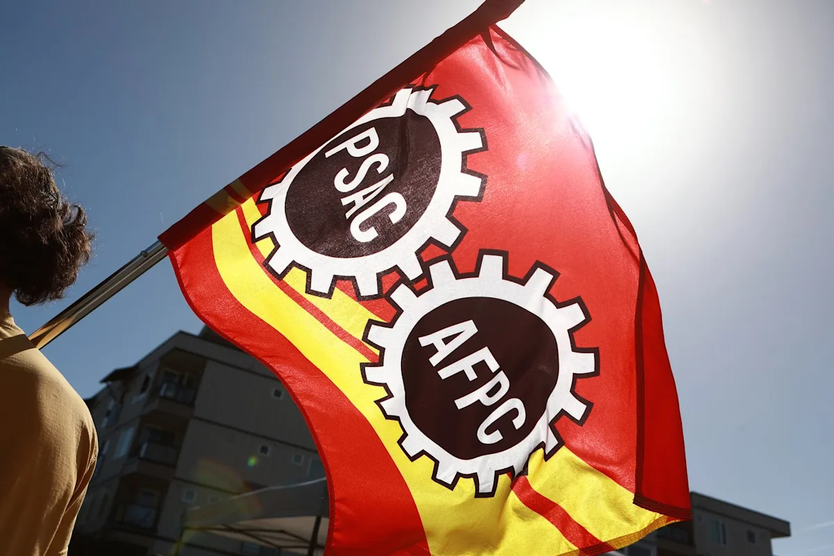 Union files complaints as feds increase public servants’ in-office time