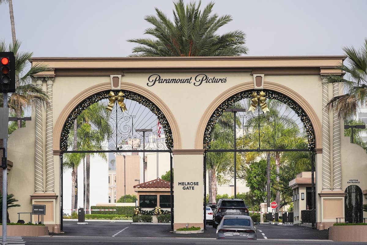 Paramount agrees to buy Warner Bros. Discovery, pays Netflix $2.8 billion for breakup