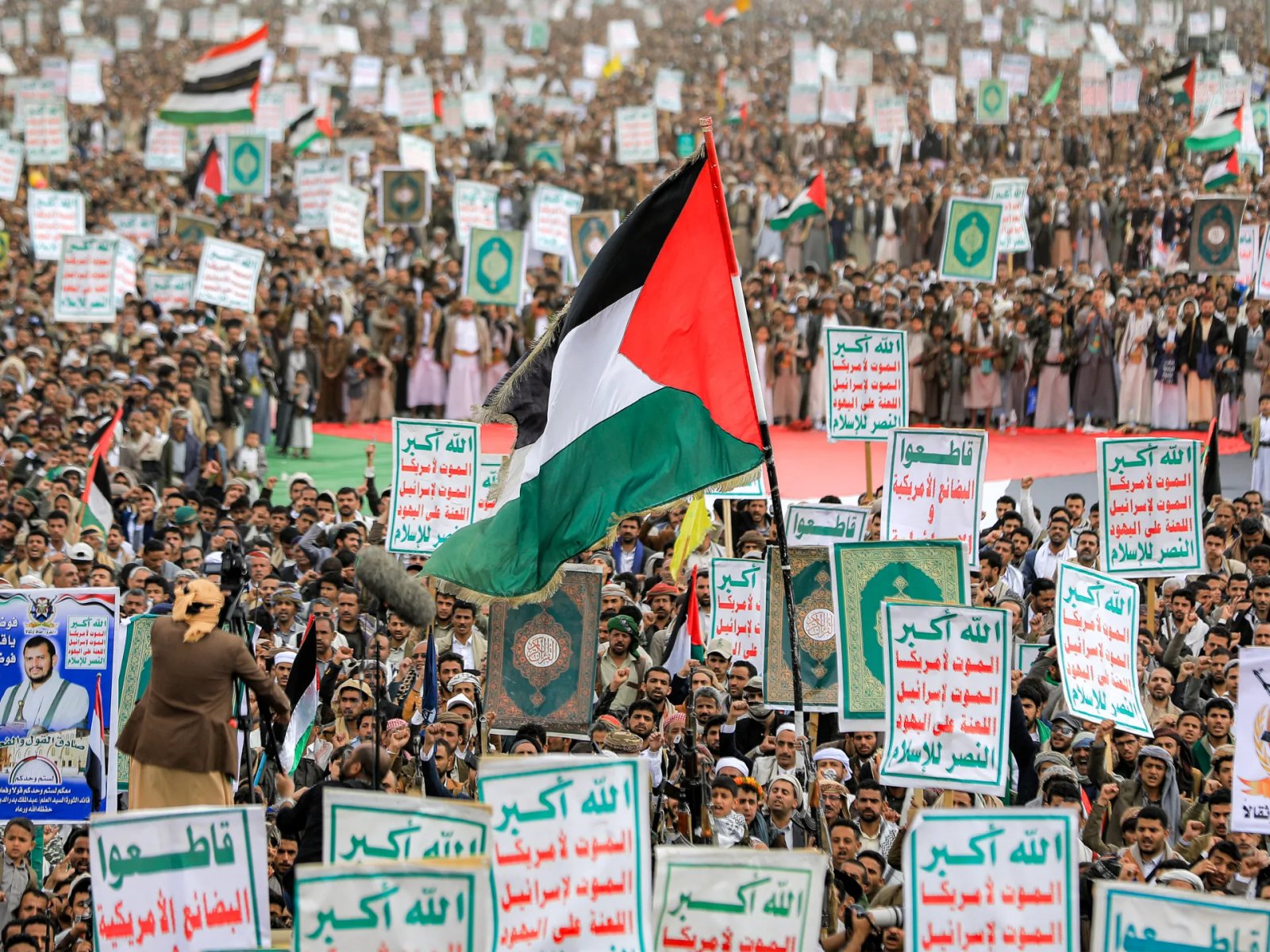 Week in Pictures: From Israeli air raids on Lebanon to bombing in Pakistan | Gaza News