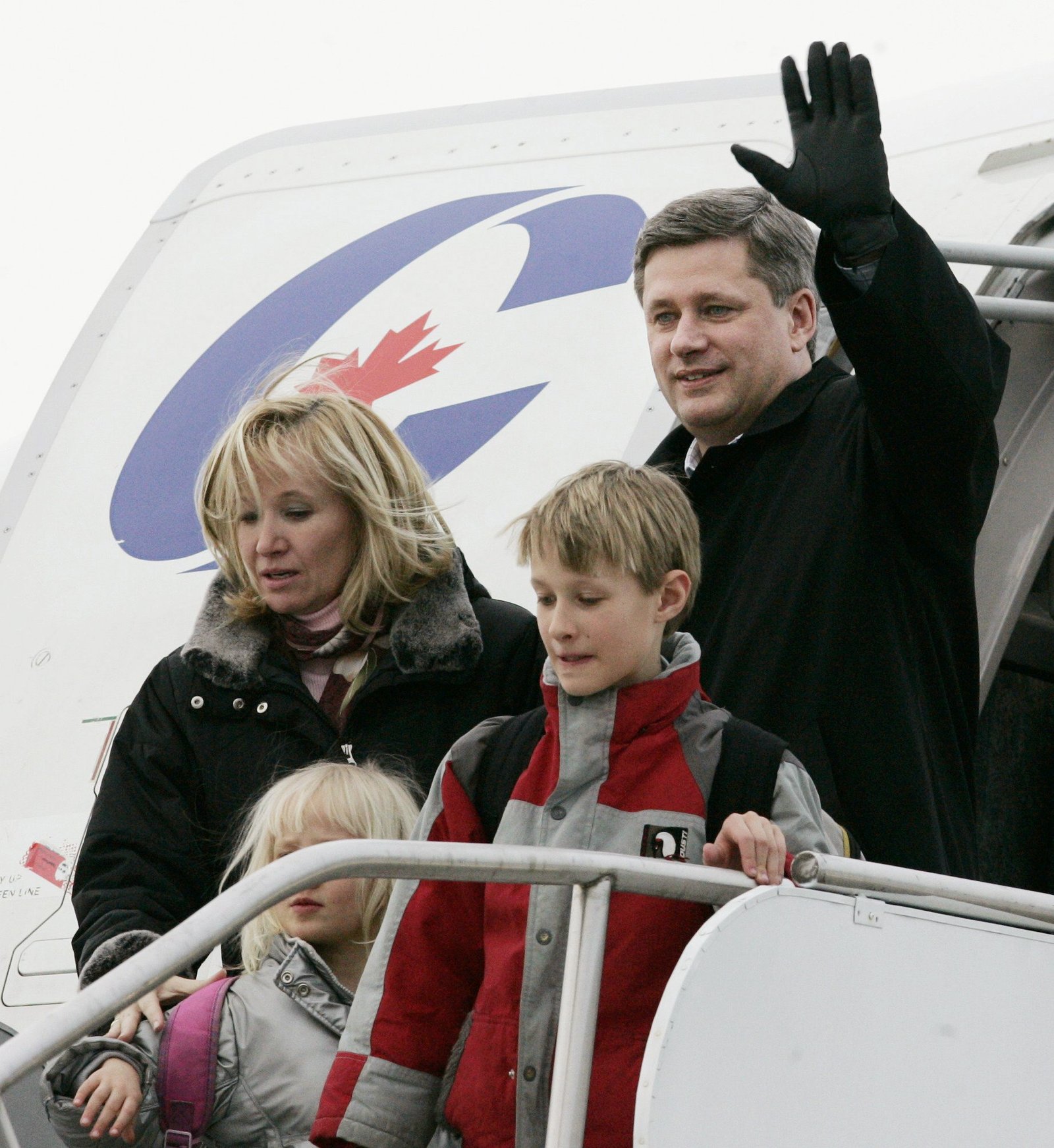 Stephen Harper’s official portrait to be unveiled today