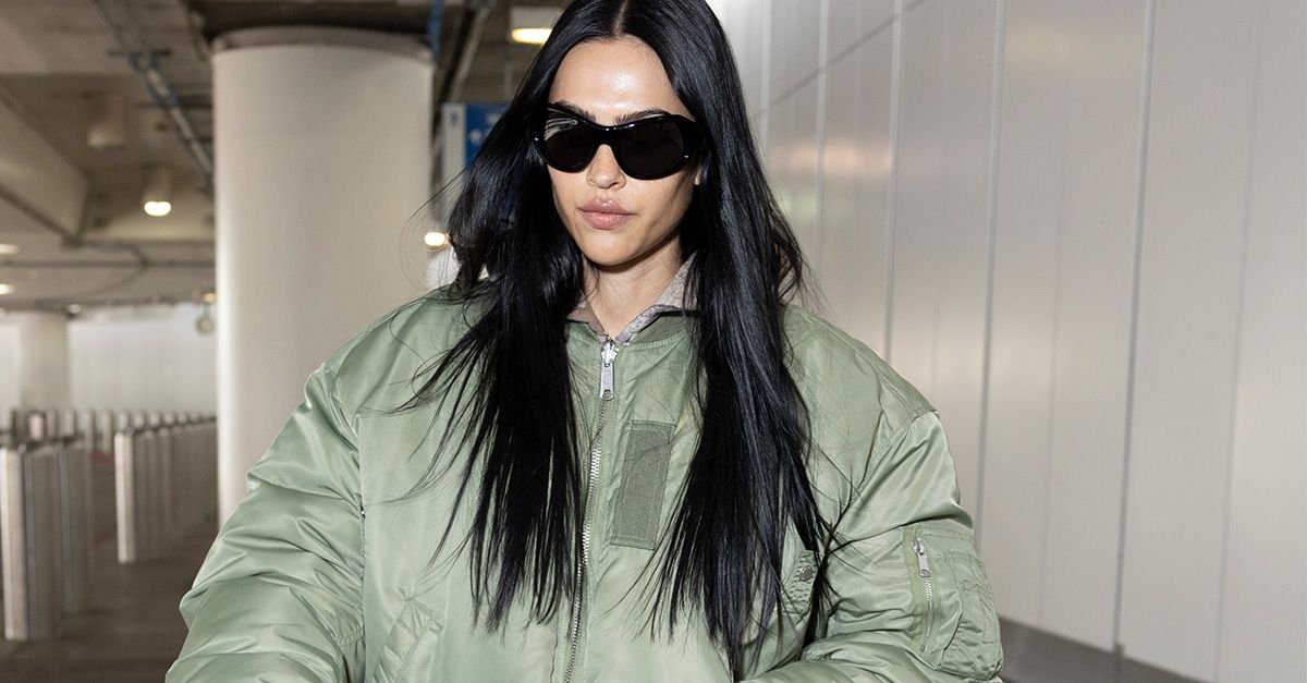 The Flat-Shoe Trend To Wear With Sweatpants to the Airport