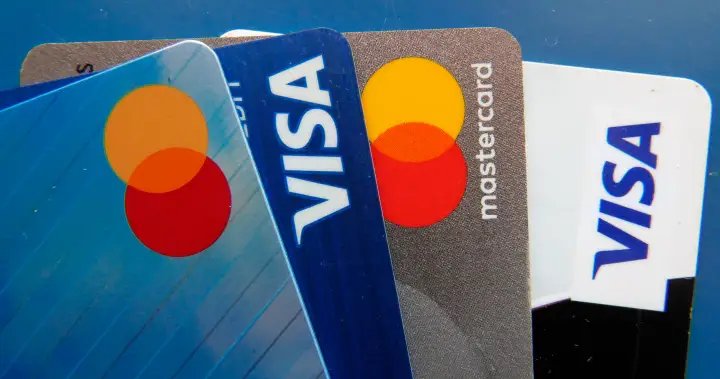 4 in 10 Canadians used credit cards more last year than in 2024: report – National