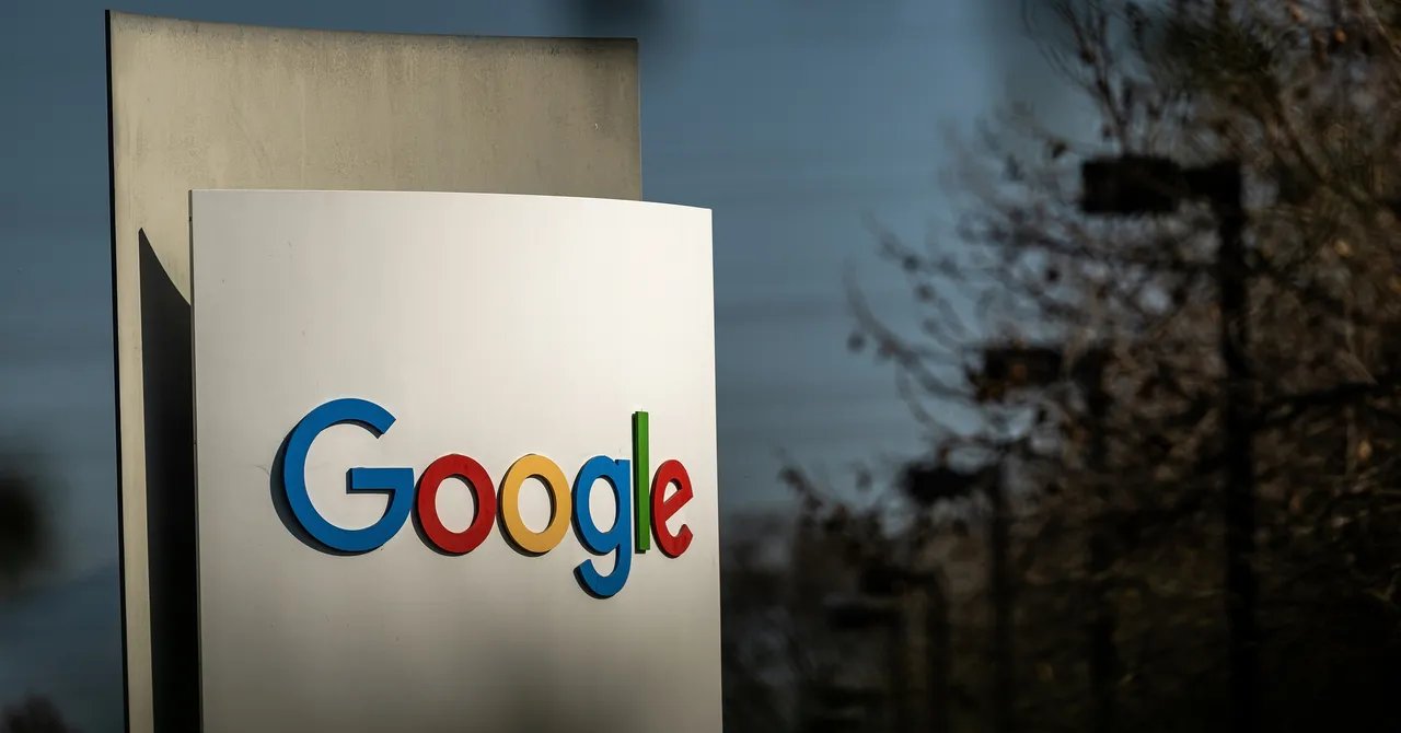 More Than 800 Google Workers Urge Company to Cancel Any Contracts With ICE and CBP