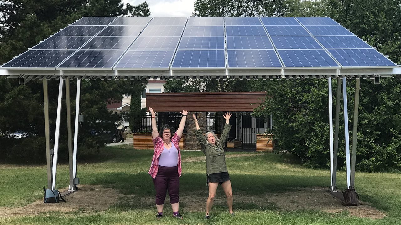 🌙 Grid and Grind – iPolitics