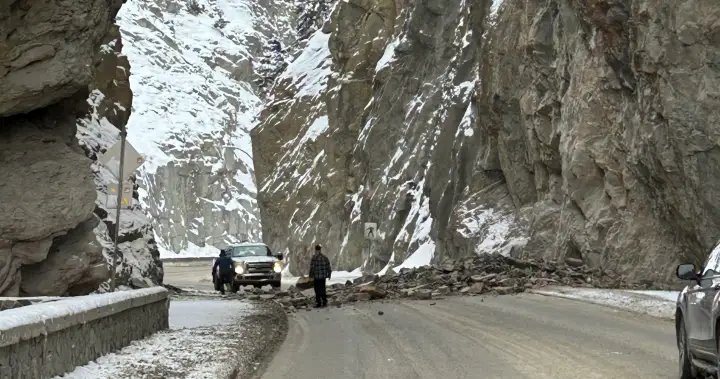 Rockslide closes Highway 93 between B.C. and Alberta until at least noon on Thursday