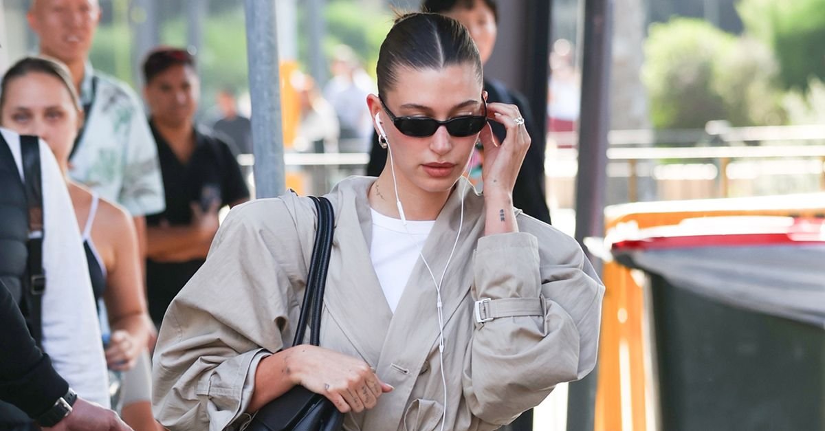 The 3-Piece Airport Outfit Chic Women Will Wear in 2026