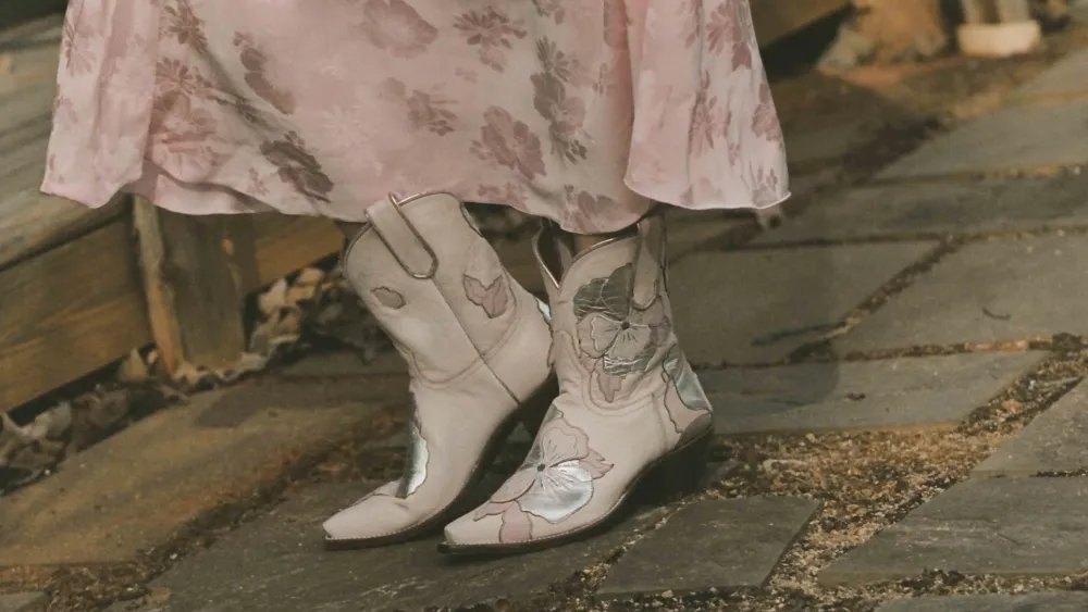 Metallics and Pastels Take the Lead