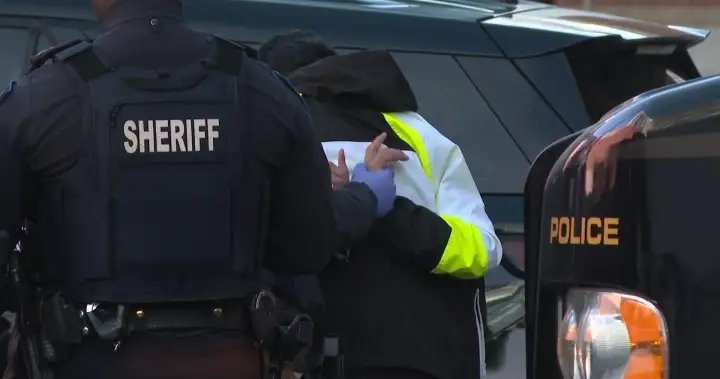 Police conduct campaign against social disorder in downtown Calgary – Calgary