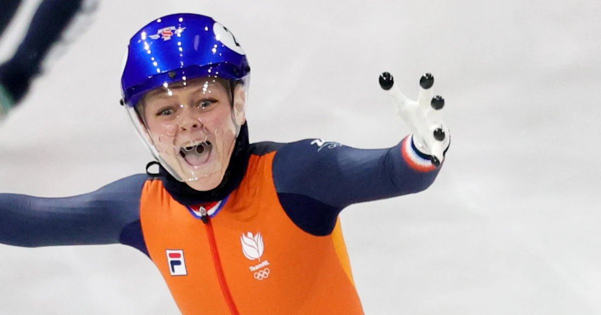 Dutch speed skater Velzeboer gets gold in short-track event