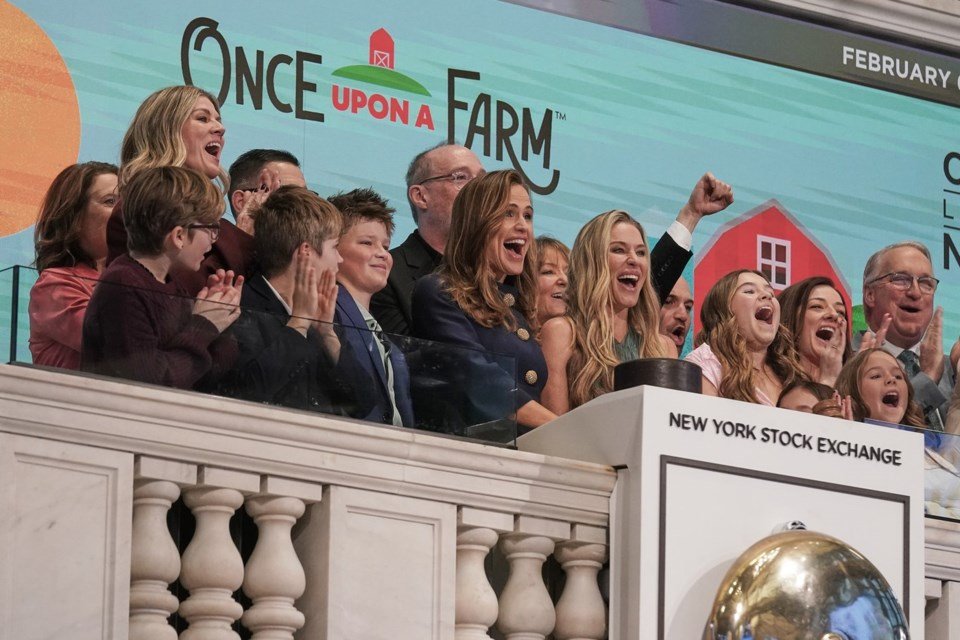 S&P/TSX composite up nearly 300 points, U.S. stock markets also higher