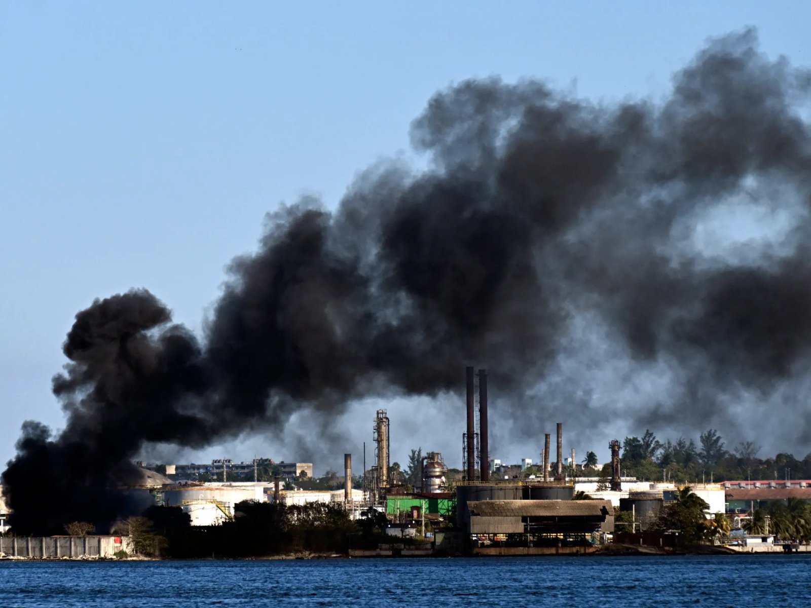 Fire at Havana oil refinery as Cuba’s fuel crisis deepens | Humanitarian Crises News