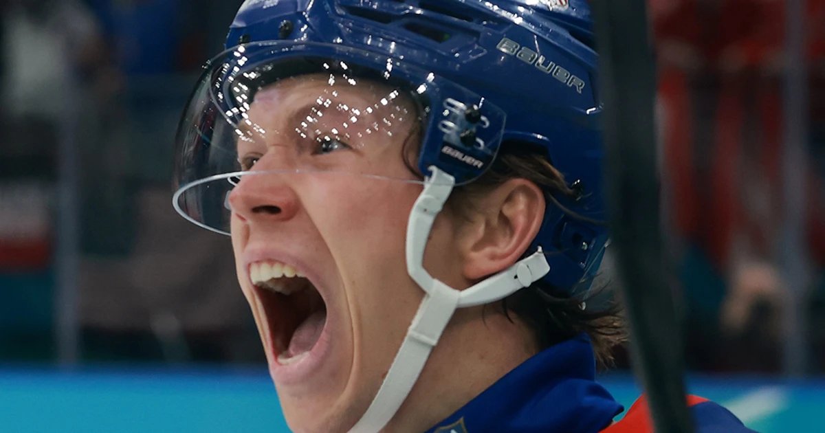 Team USA scores first goal in men’s hockey final