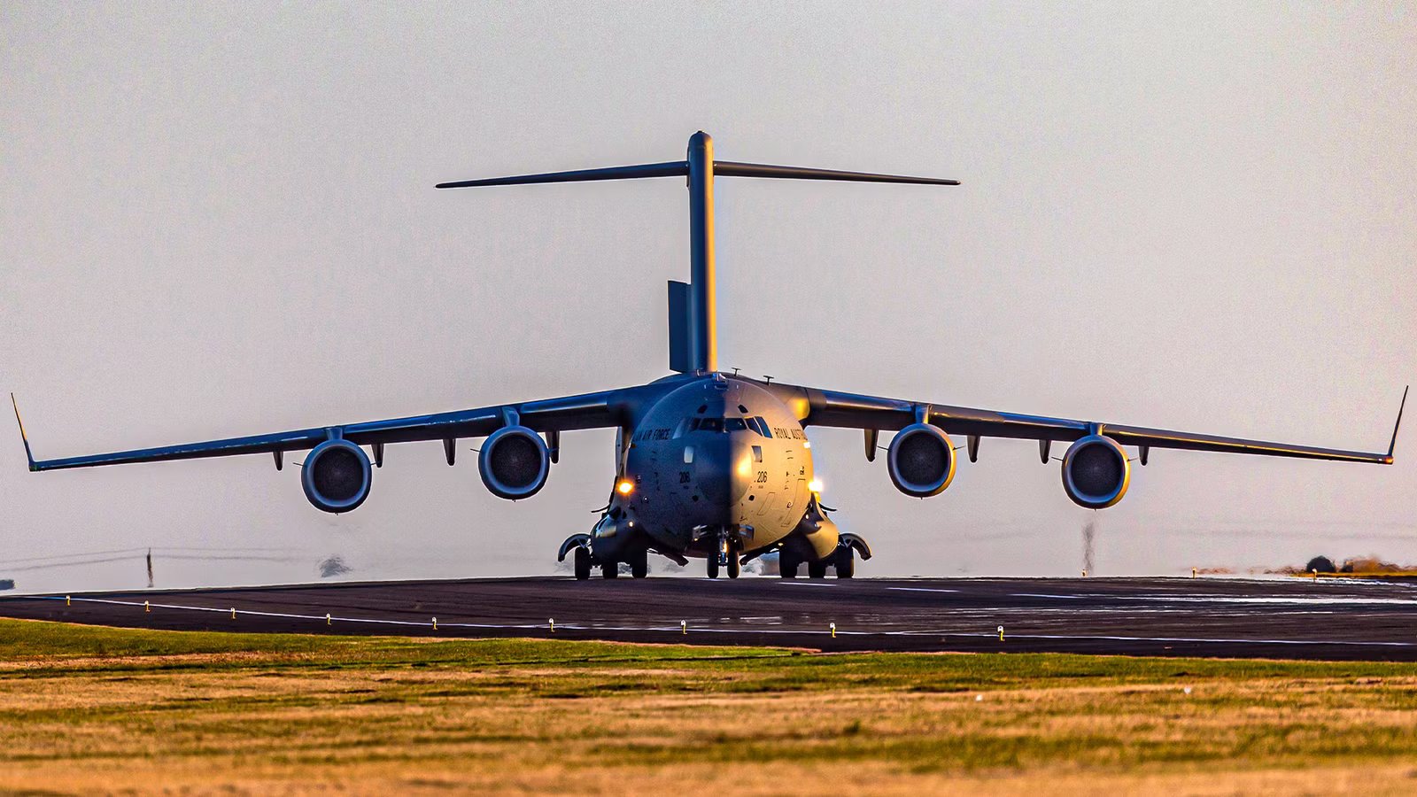 Why The C-17 Globemaster Has An Extremely Low & Slow Flying Capability