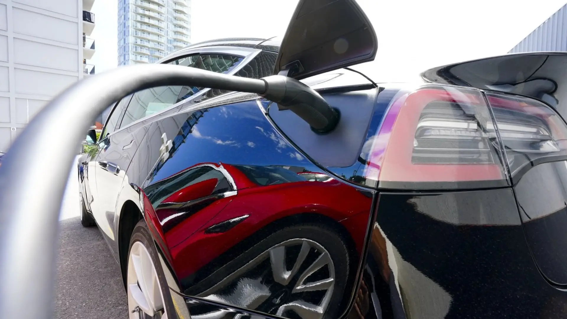 Ottawa set to scrap EV mandate, launch $1.5 billion investment fund: sources