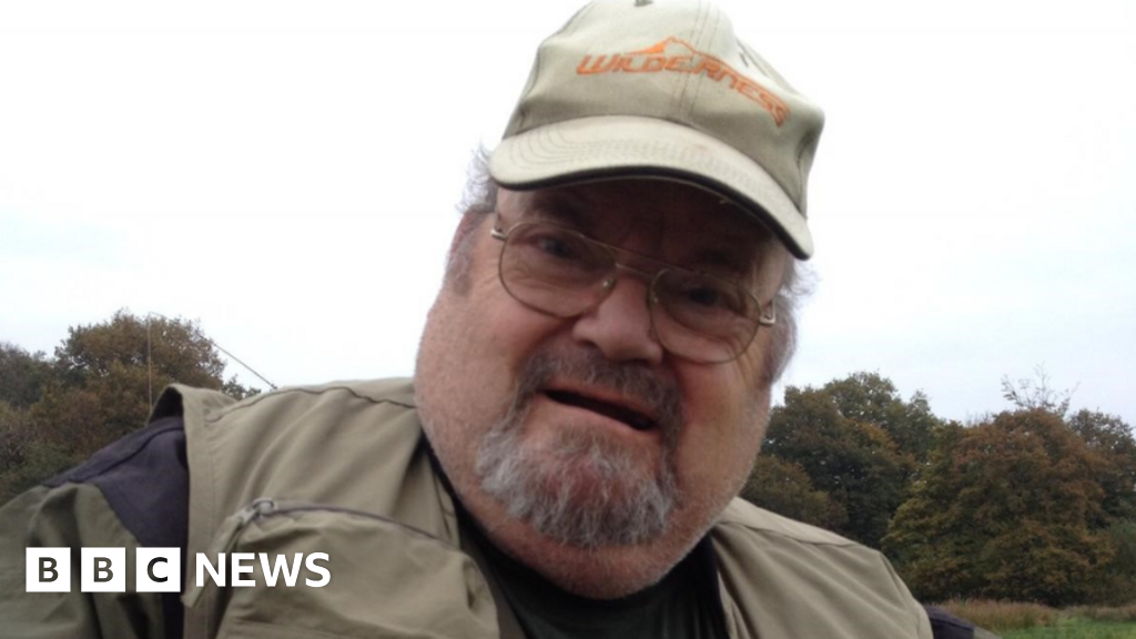 Teen had to tell deaf mum her dad might die