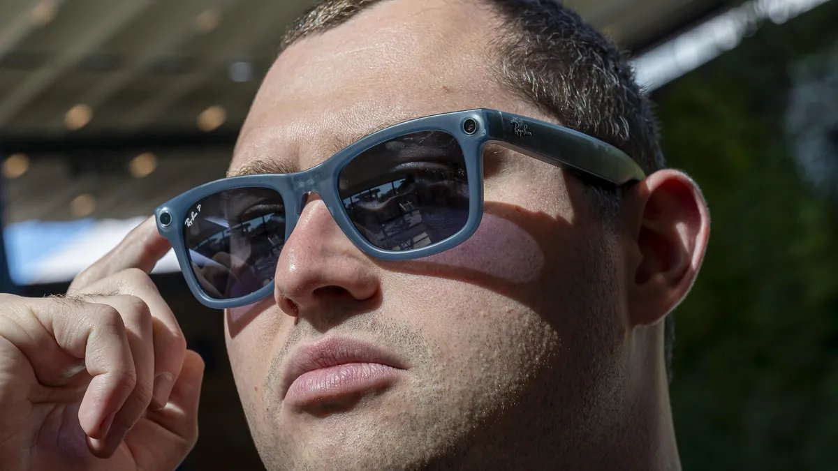 Is That Guy Filming You With His Glasses? Here’s How to Tell
