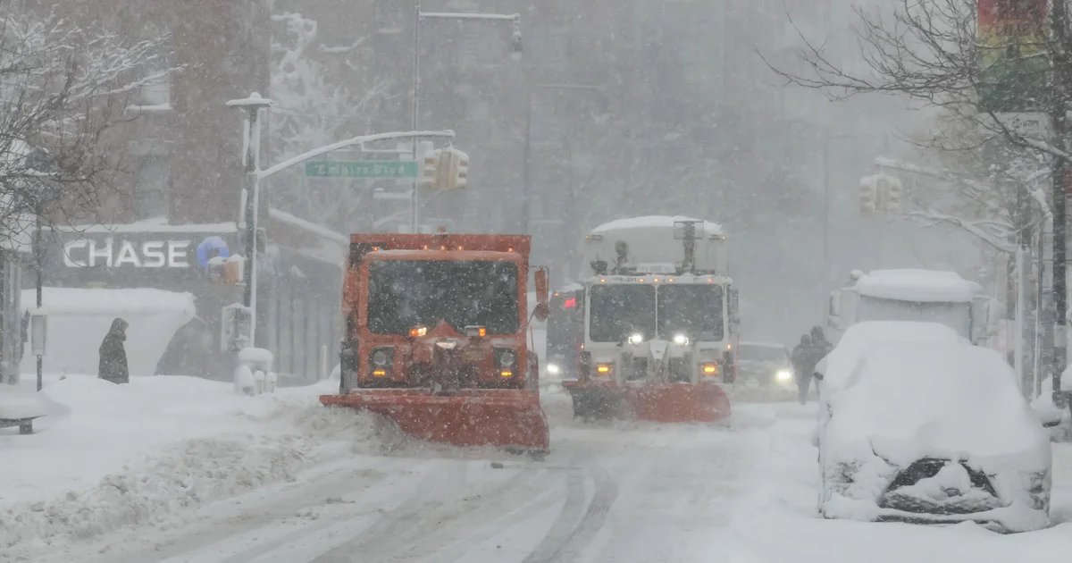 Massive snowstorm slams Northeast, triggering travel bans and forcing thousands of flight cancellations