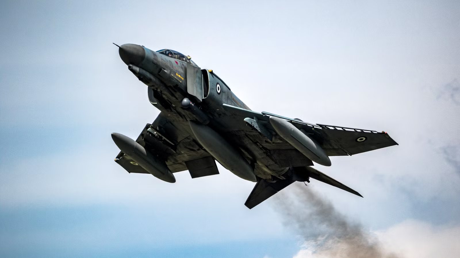 How Many Hours Can The F-4 Phantom Fly Without Refueling?