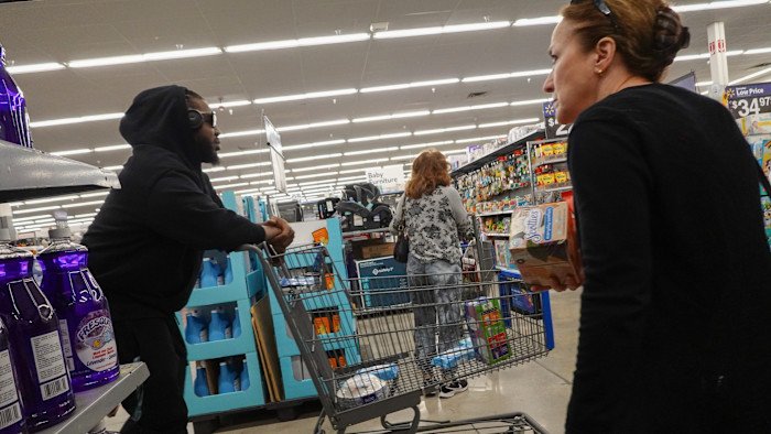 US businesses and consumers pay 90% of tariff costs, New York Fed says